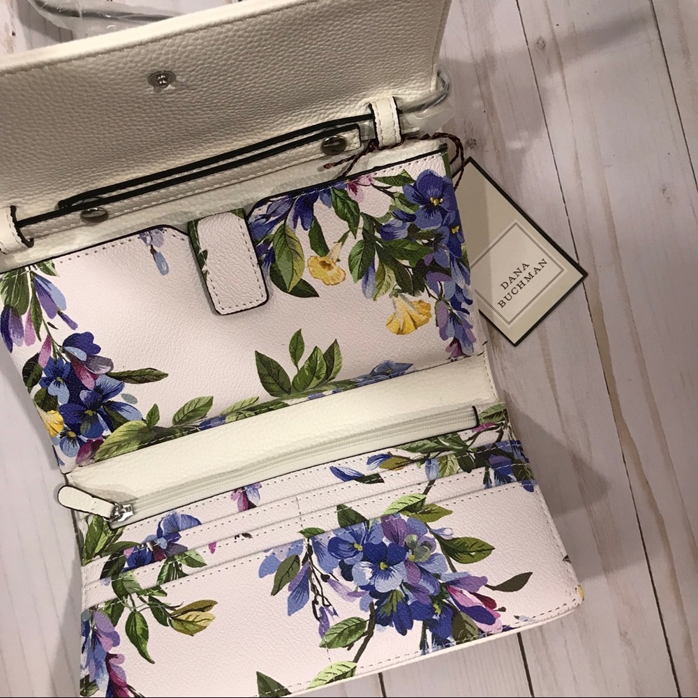 ✨HOST PICK Tri-Fold white Crossbody Wallet NWT - Picture 4 of 6